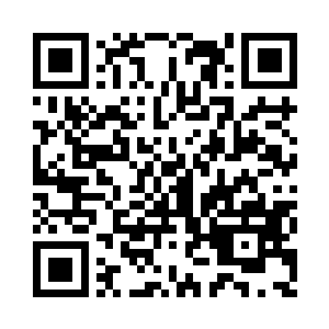 红衣男子看着那闪烁在拍卖台上的数字二维码生成