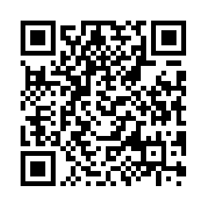 红衭笑眯眯的看着地上死狗一样的女人二维码生成