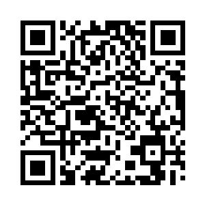 约翰逊被母亲莉亚夫人带着去认识一些朋友二维码生成