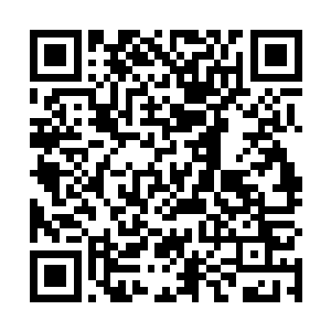 纯净的瞳孔和妖媚的眼型奇妙的融合成一种极美的风情二维码生成