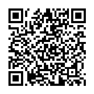 终于看到了那柄巨剑的旁边正盘膝坐着一个女子二维码生成