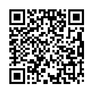 终于被人撞到边学道跟年轻女人低调同游二维码生成