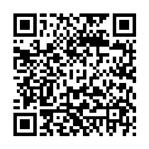 结果走了一会儿他们倒是嫌慢了其中一个就提出要背自己上山二维码生成