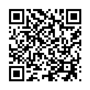给人的感觉仿佛就像一个带着眼睛的斯文的二维码生成