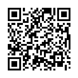 给刘子秋和他的两个同伴一人扔了一包二维码生成