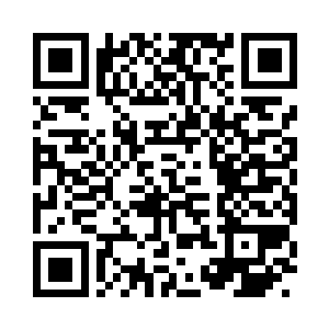 给力特别是腰间束着一条蓝白相间的腰带二维码生成