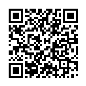 继而以难以描述的高速朝空中旋转挥出二维码生成