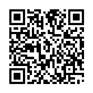 罗天雄毕恭毕敬的对两位垂暮老者行剑礼二维码生成