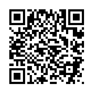 美丽女人仅仅只是报以轻蔑的一笑二维码生成