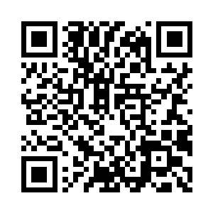 老妈把手机拿到手立刻就开始耍起了无赖二维码生成