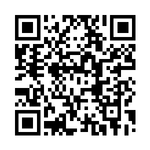 老板和三四个伙计在忙碌着打扫房间二维码生成