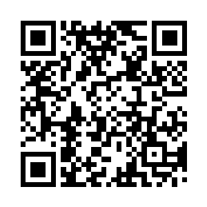 老管家体贴地将浴巾和皇甫耀阳换洗的衣物二维码生成