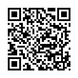 老者也很爽快的拿出一张银色卡片给了赵羽二维码生成