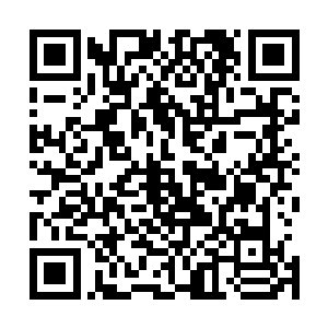 而一边坐着的二十岁出头的青年们也感慨的说起他们的童年二维码生成