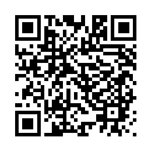 而且他身边还有另外两个合作的人二维码生成