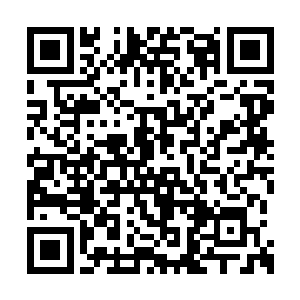 而且右手还被一副精钢手铐牢牢固定在床架边缘二维码生成