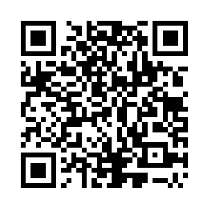 而且每个人的手里面都拎着一个箱子二维码生成