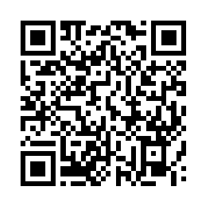 而且还故意将身子整个都贴到了叶凡的怀里二维码生成