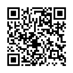 而且还非常熟练的和那些摊位老板与工人们二维码生成