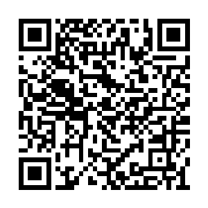 而他之所以敢将套装带回来的原因多半也是这个二维码生成