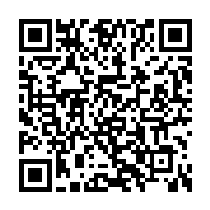 而他却在这里翻着手机美滋滋地看着妻儿的相片二维码生成