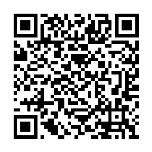 而他袖口的纽扣炸弹也黏在了一名保镖的衣襟上二维码生成