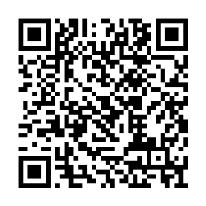 而偷袭者强大的火力压制住了海滩上的武装分子二维码生成