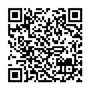 而后被人给拉到了学校外给英伦国政府做警示作用二维码生成