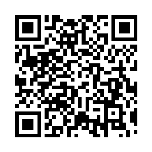 而后面的三个人兀自咬牙切齿穷追不舍二维码生成