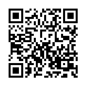 而在小女孩的身边还跟着五六位小男孩二维码生成