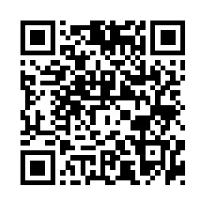 而在此时天空中正有一个巨大的拳头二维码生成