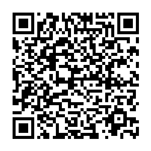 而在这名成员的身后就还有着几人也是被这名成员给直接给撞翻在了地上二维码生成