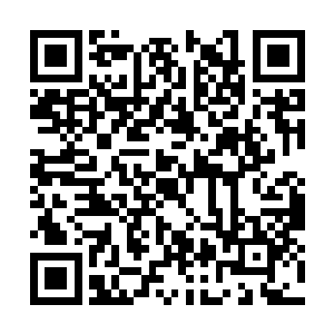 而太后则是歪靠在罗汉榻上的绛紫锦缎大迎枕上头二维码生成