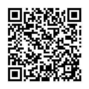 而它此时就被放置在房间内唯一一张木头桌子上二维码生成