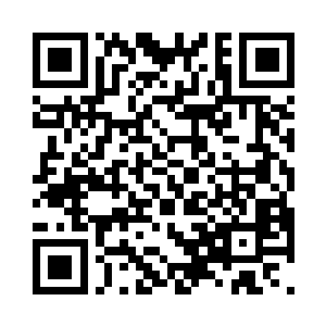 而安吉丽娜也非常配合的贴在王枫胸前二维码生成