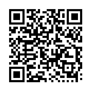 而就在众人的注意力全部都被他们吸引的时候二维码生成