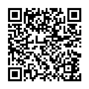 而是恰到好处地在燕妃才拜下身子的时候端起了手中的茶水二维码生成