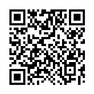 而是看向了和山东男子坐在一起的那位男子二维码生成