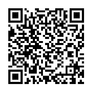 而正中间的一个香炉则是插着密密麻麻的的十三支香二维码生成