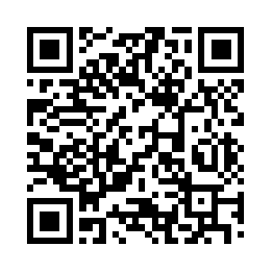 而看她们两个脸上的表情就能够推断出二维码生成