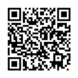 而秦宇则是拉着翘翘老神在在的站在原地等候二维码生成