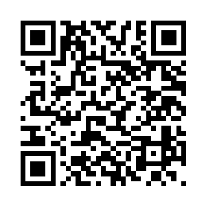 而红发少女一群人则盯着场内的测试二维码生成