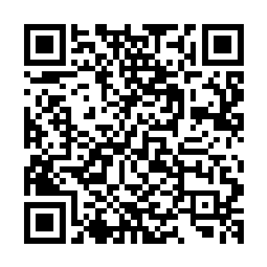 而耍酷的一种方式是旁边有个让女生觉得又搞笑又可怜的小丑二维码生成