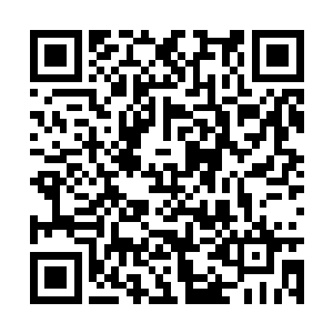 而这一声重重的关门刚好被上来的那个人给听到了二维码生成