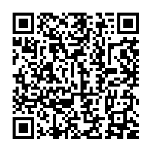 而这场戏同样也被放置在了城市中经常使用的交通工具上面――地铁二维码生成