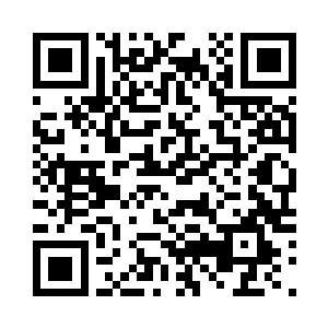 而这时候的苏落直接将他往边上一拨二维码生成