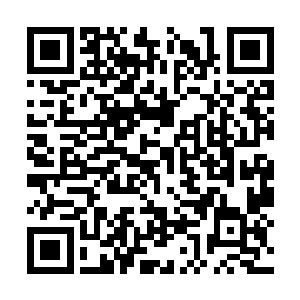 而那个数十万号称刀剑都难以破坏半分的红木桌子二维码生成