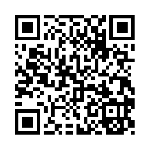 而那个美女护士正在把血浆给伊凡输上二维码生成