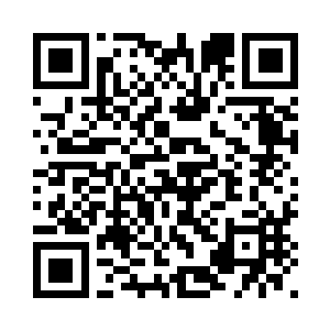 耐特伸出两个手指在额头上擦了擦二维码生成