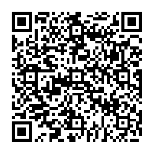 耶稣也来而不往非礼也的回报给他们迷人的微笑――秦洛和大头完全被她们忽略了二维码生成